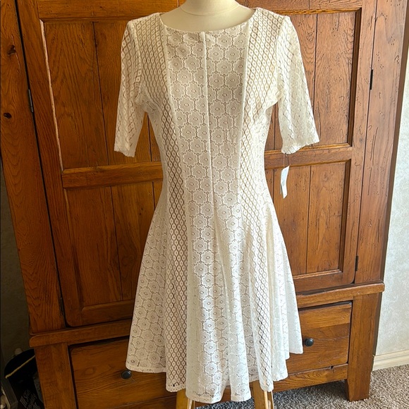 Danny & Nicole Dresses & Skirts - NWT⭐️DANNY and NICOLE Ivory Cream LACE DRESS Size 10
